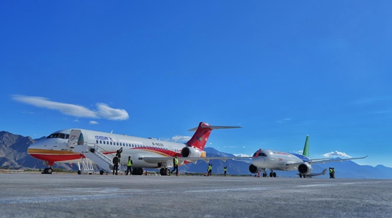 C919首次飛抵拉薩，國(guó)産商用飛機相(xiàng)聚青藏高(gāo)原